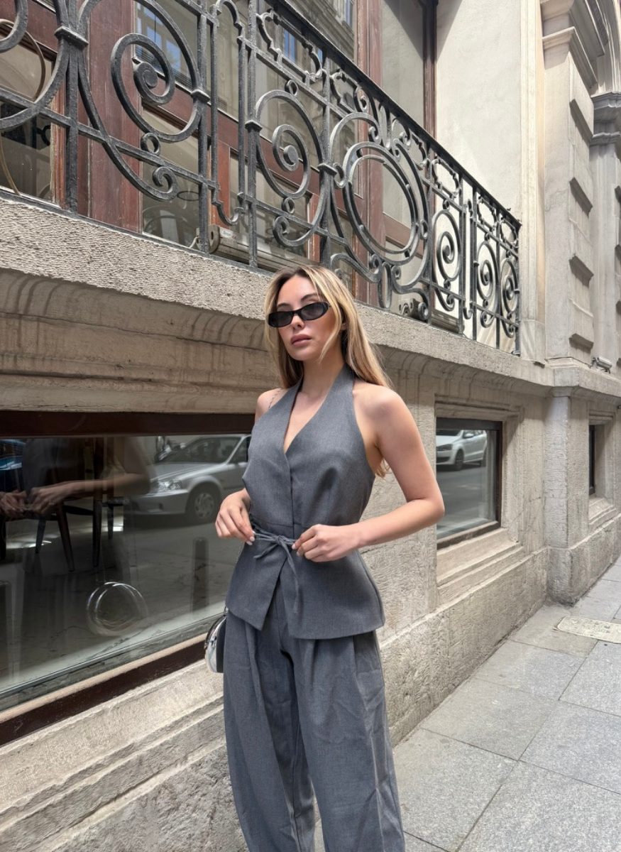 ANTRASİT BOYUNDAN ASKILI YELEK