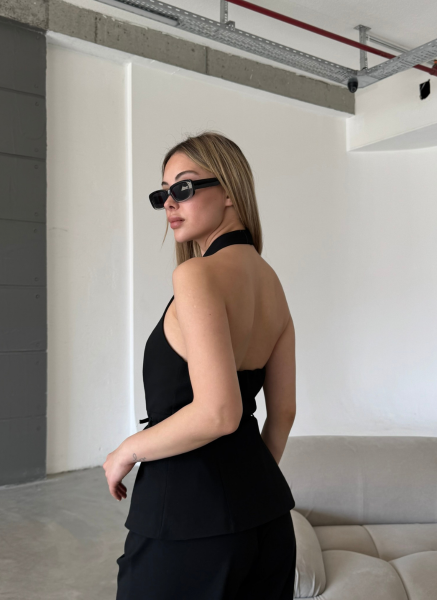 SİYAH BOYUNDAN ASKILI YELEK