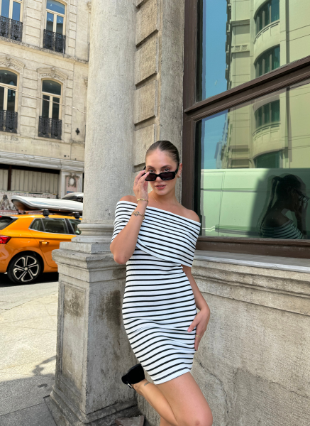 BEYAZ ÇİZGİLİ ELBİSE