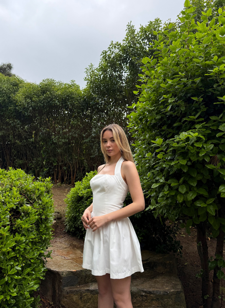 BEYAZ HALTER YAKA ELBİSE