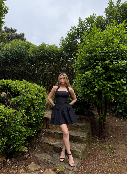 SİYAH HALTER YAKA ELBİSE