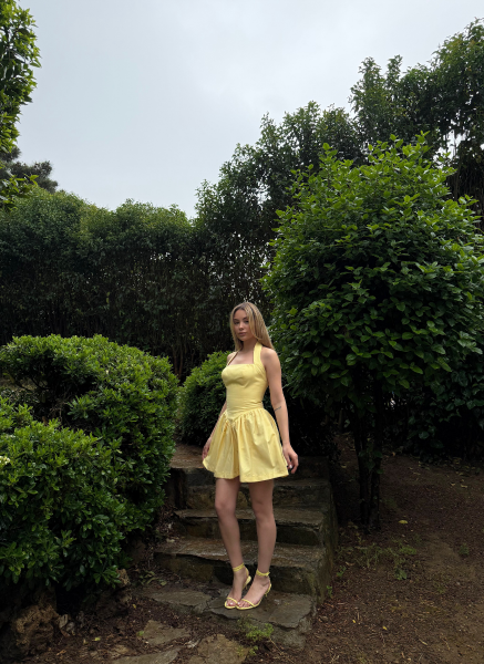 SARI HALTER YAKA ELBİSEE