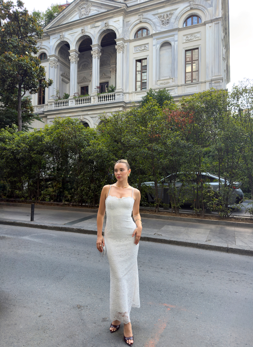 BEYAZ DANTEL ELBİSE