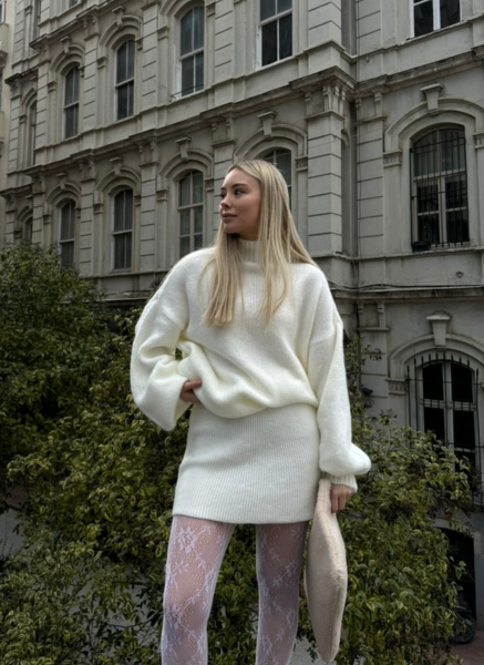 BEYAZ YUMOŞ TRİKO ETEK