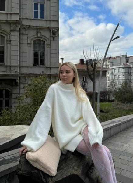 BEYAZ YUMOŞ TRİKO ETEK