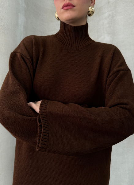 KAHVE BOĞAZLI TRİKO ELBİSE