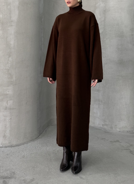 KAHVE BOĞAZLI TRİKO ELBİSE