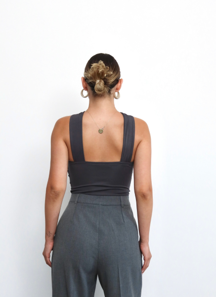 GRİ GOLD TAKILI BLUZ