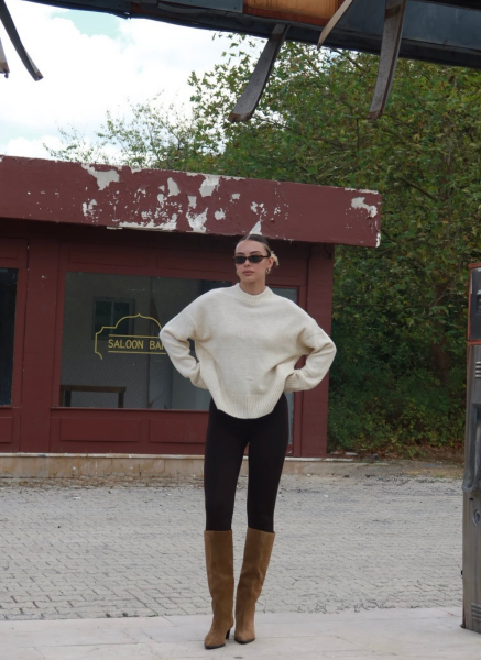 EKRU TRİKO YUMOŞ KAZAK