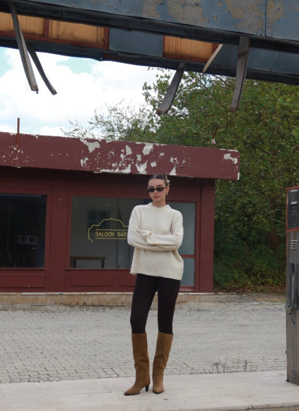 EKRU TRİKO YUMOŞ KAZAK