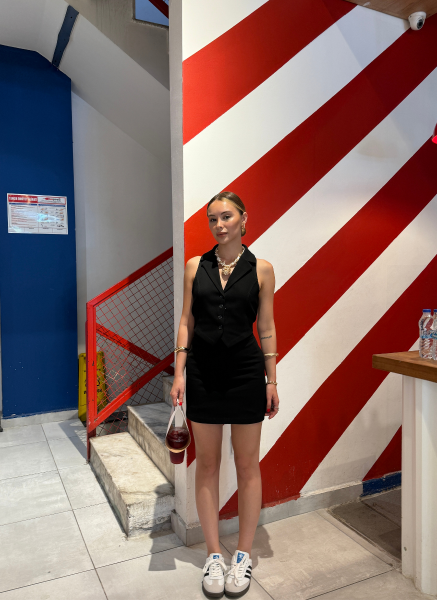 SİYAH CUT OUT YELEK