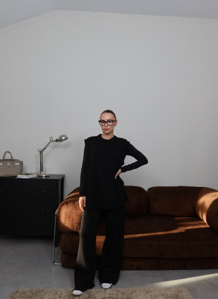 SİYAH YELEKLİ TRİKO TAKIM