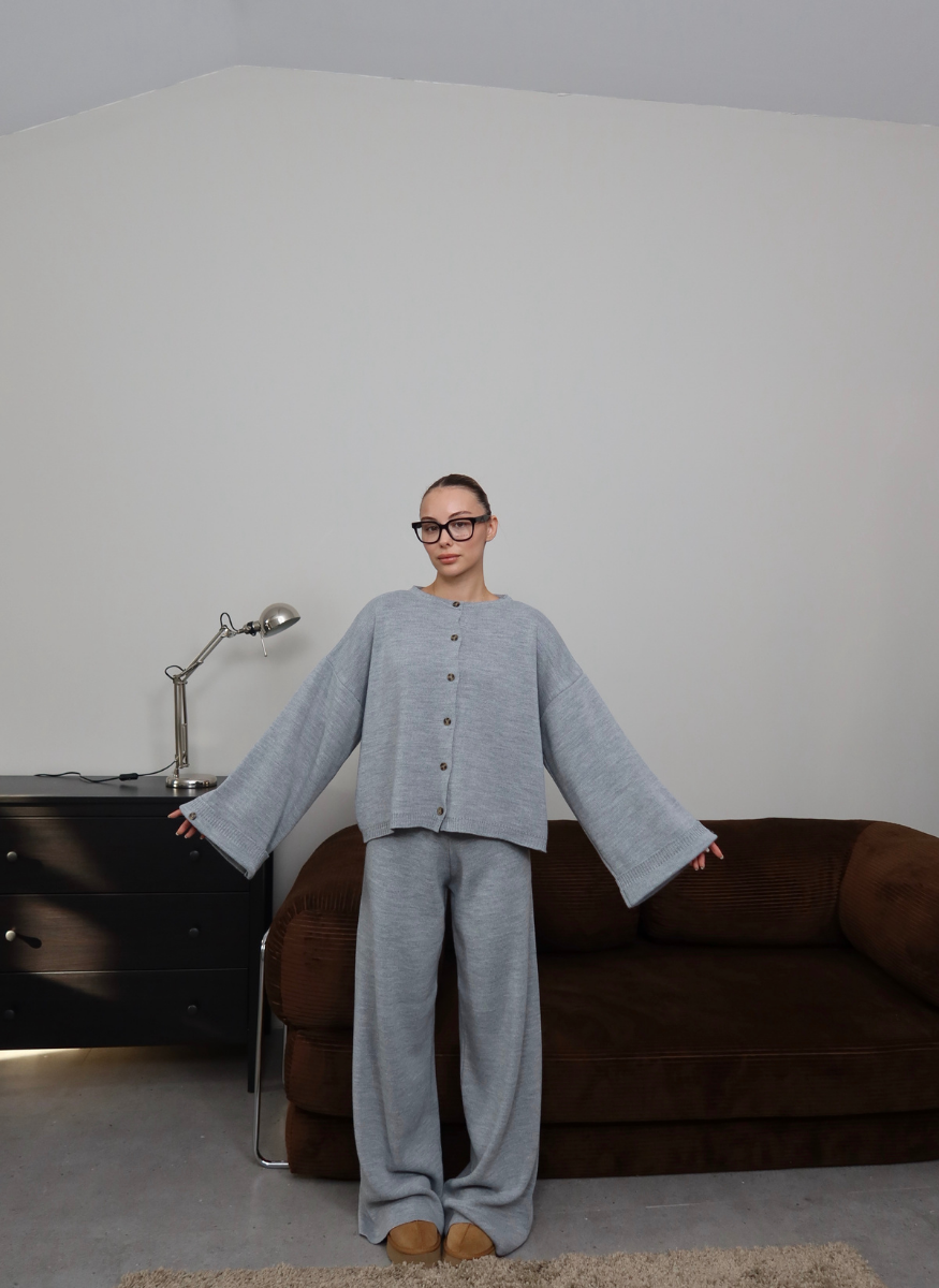 GRİ HIRKALI TRİKO TAKIM