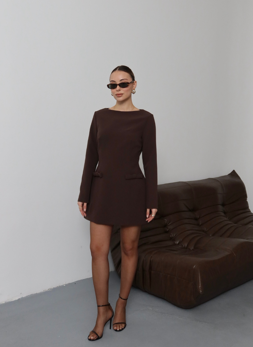 KAHVERENGİ FİYONK DETAYLI ELBİSE