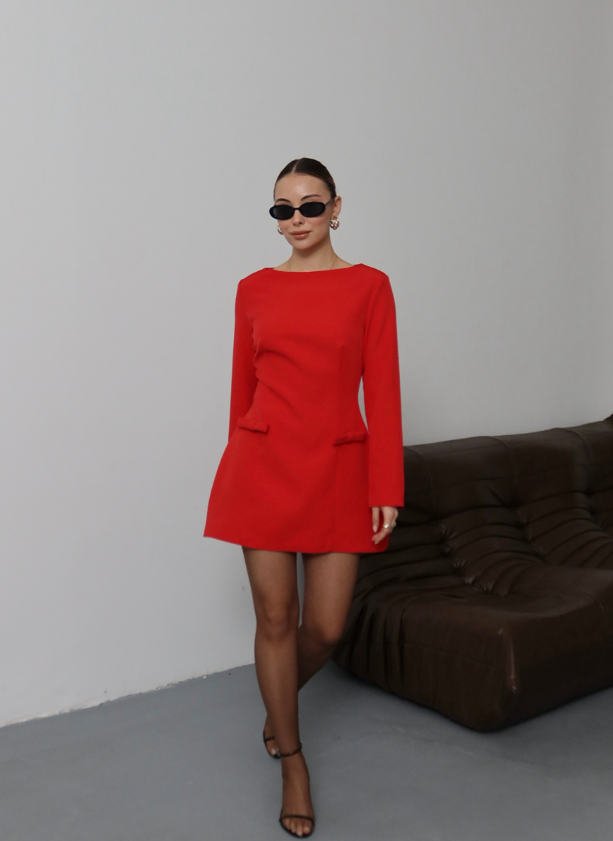 KIRMIZI FİYONK DETAYLI ELBİSE