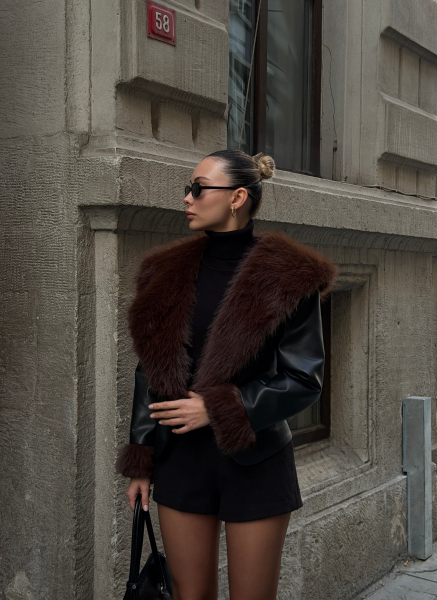 SUNİ DERİ KÜRK DETAYLI SİYAH CEKET