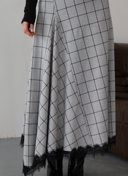 GRİ DANTEL DETAYLI KARELİ ETEK