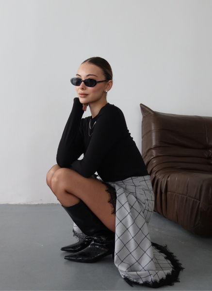 GRİ DANTEL DETAYLI KARELİ ETEK