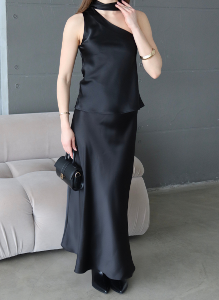 SİYAH SATEN ŞALLI BLUZ