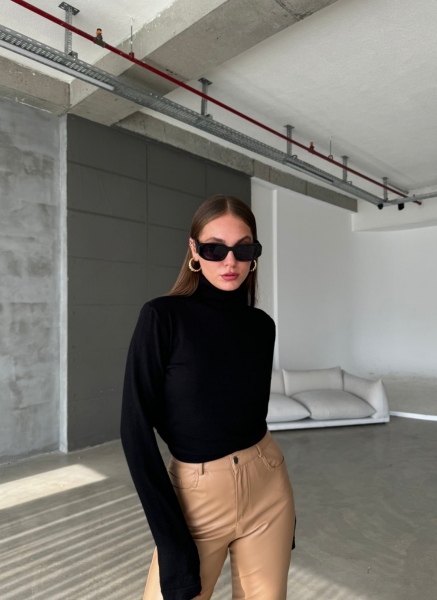 SİYAH TRİKO BOĞAZLI KAZAK